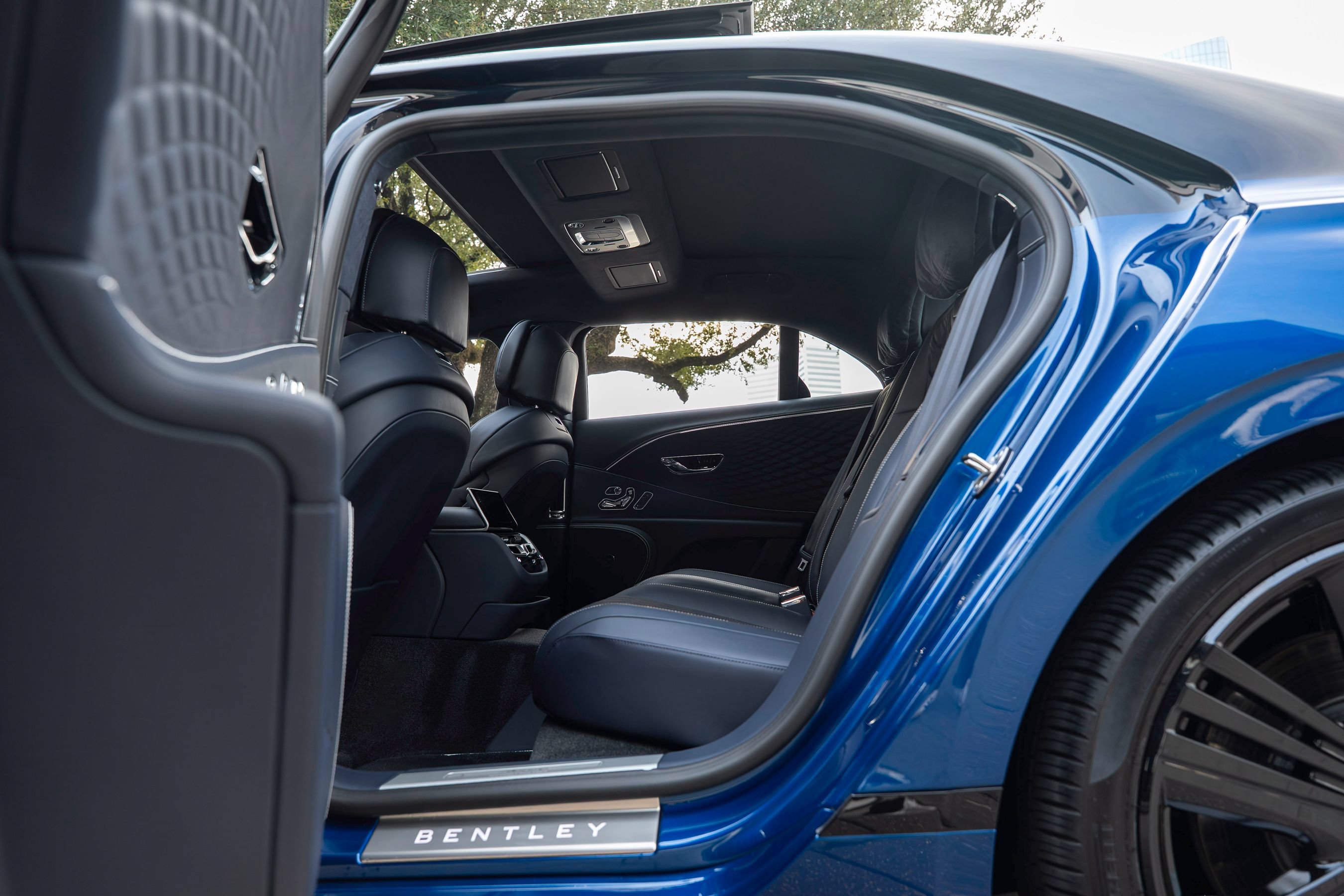 Certified 2026 Bentley Flying Spur Plug-In Hybrid AWD/4WD image 42