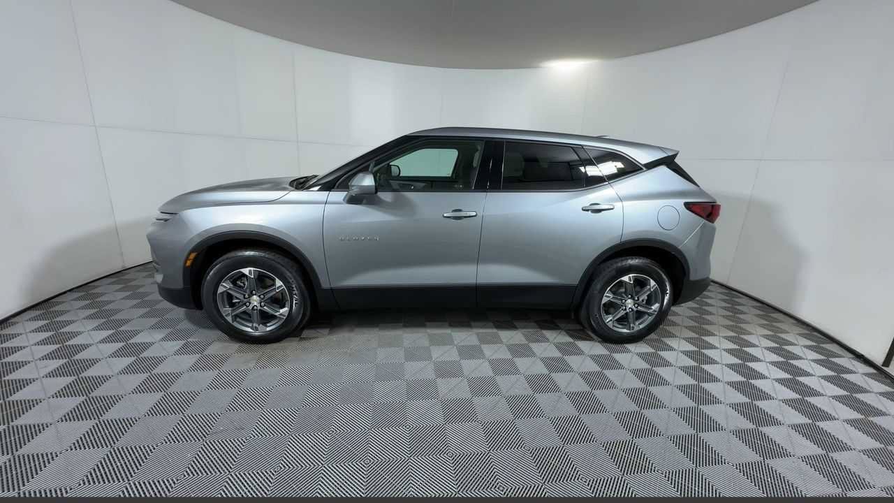 Certified 2025 Chevrolet Blazer LT AWD/4WD image 4
