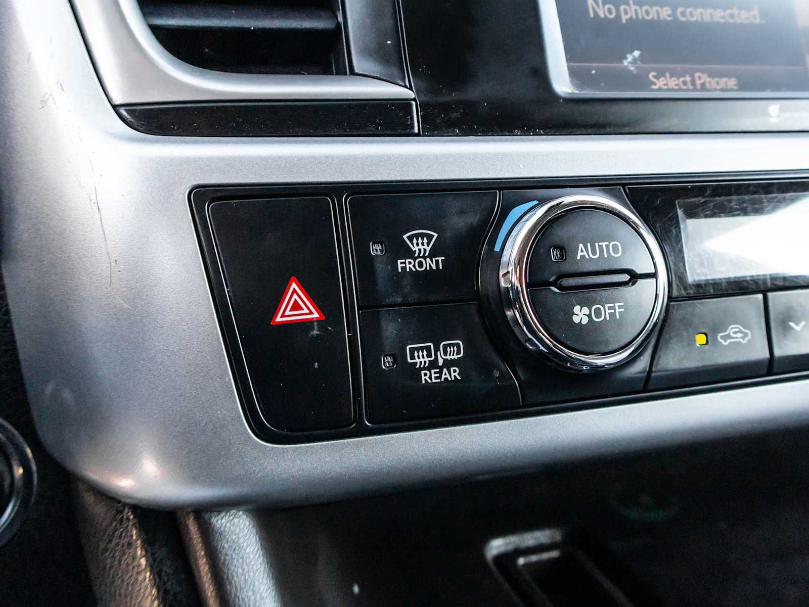 Certified 2019 Toyota Highlander XLE FWD image 35