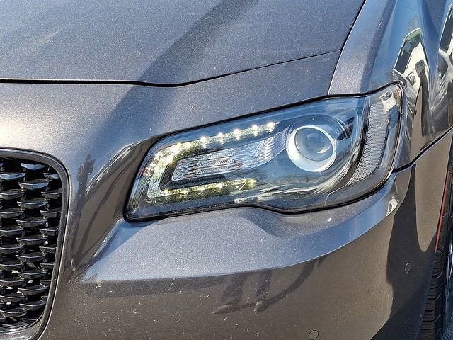 Used 2018 Chrysler 300 S w/ 300S Premium Group image 10