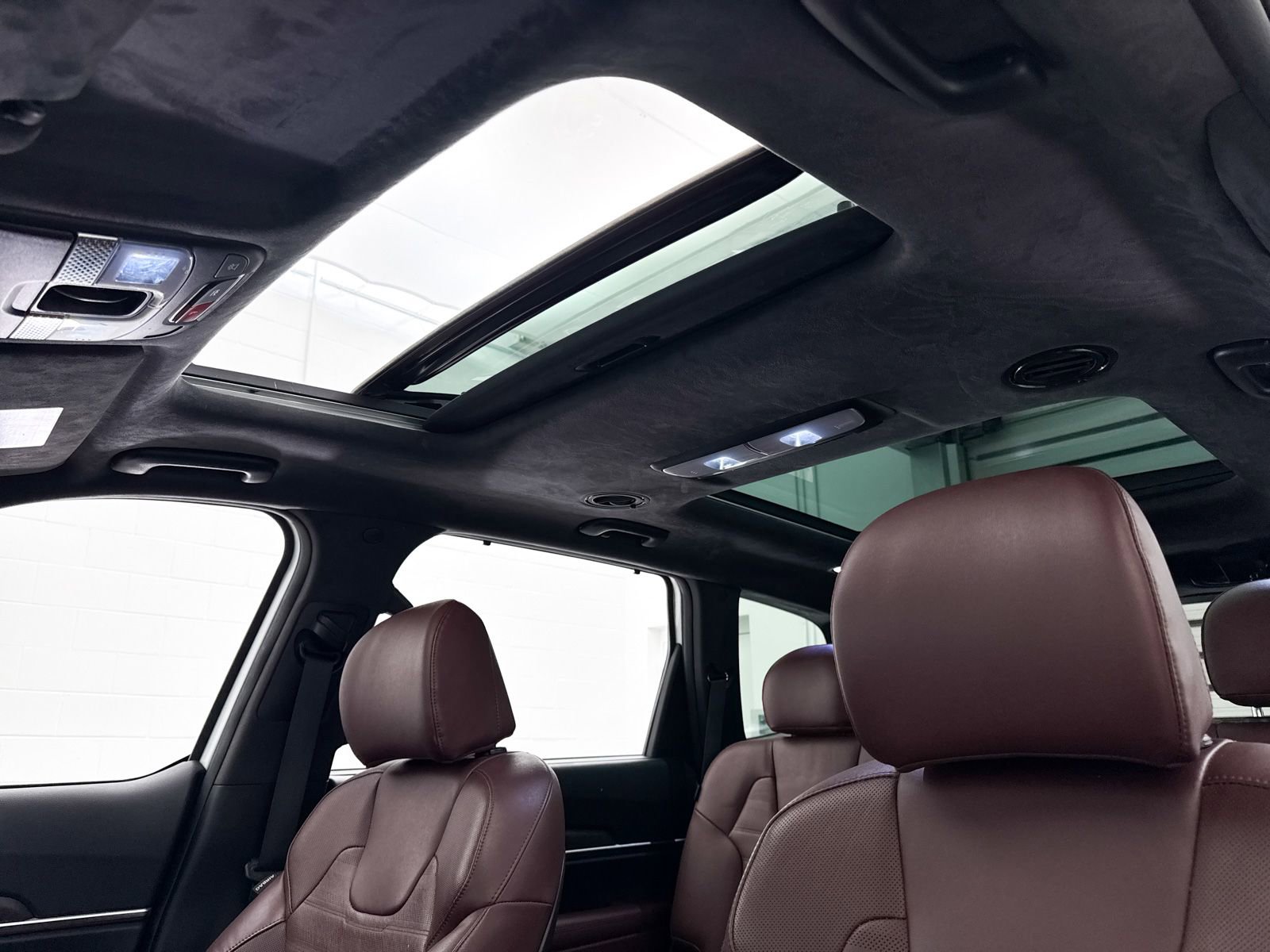 Used 2023 Kia Telluride SX Prestige image 3