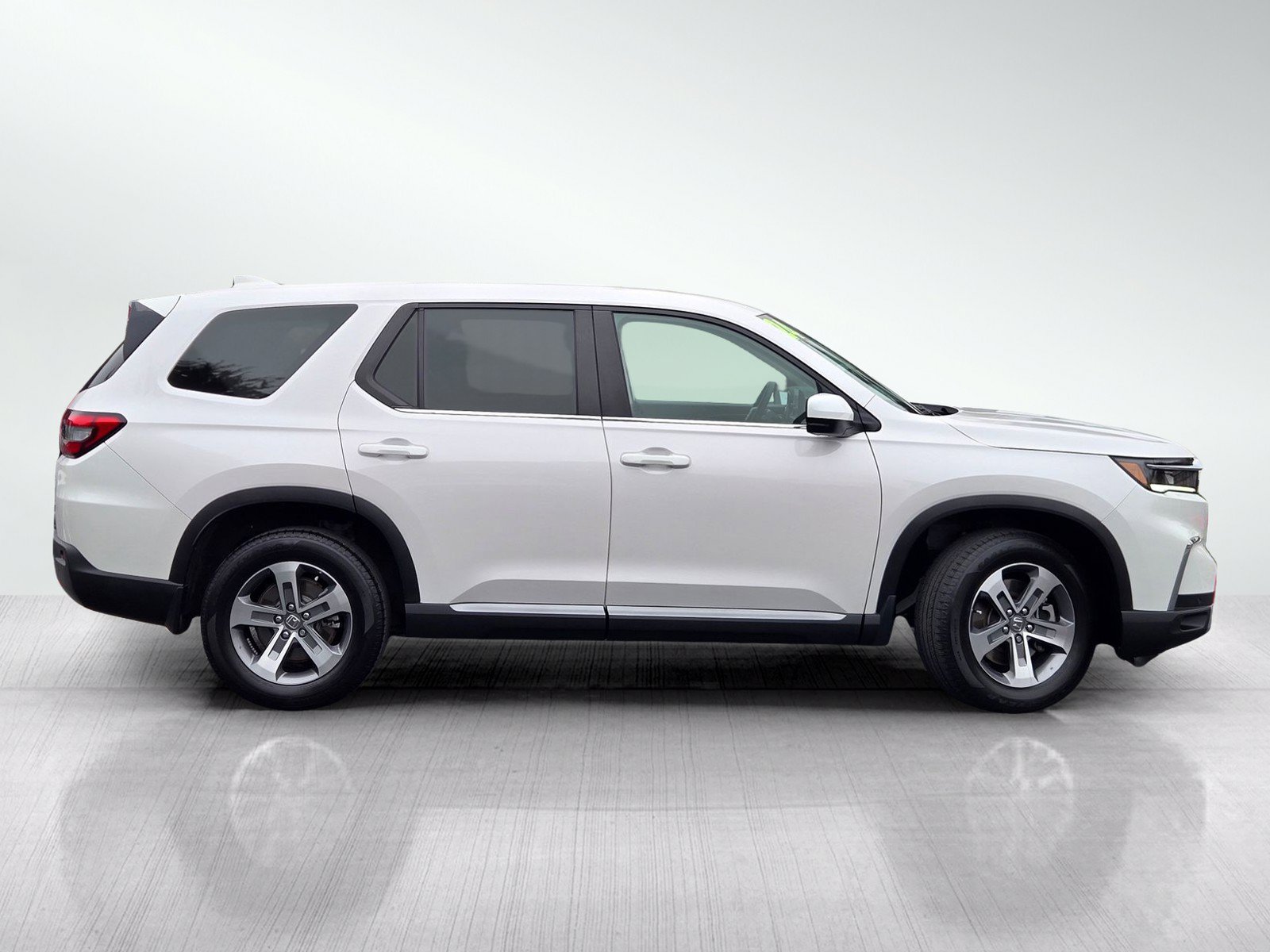 Used 2024 Honda Pilot EX-L image 3