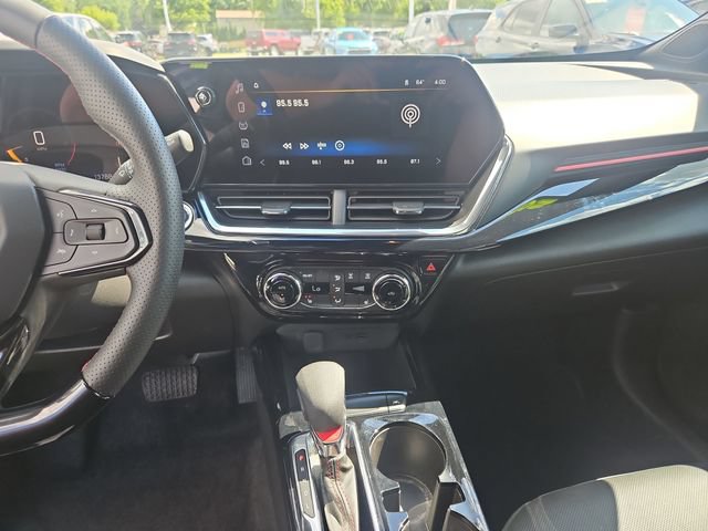 Used 2025 Chevrolet Trax RS w/ Driver Confidence Package FWD image 18