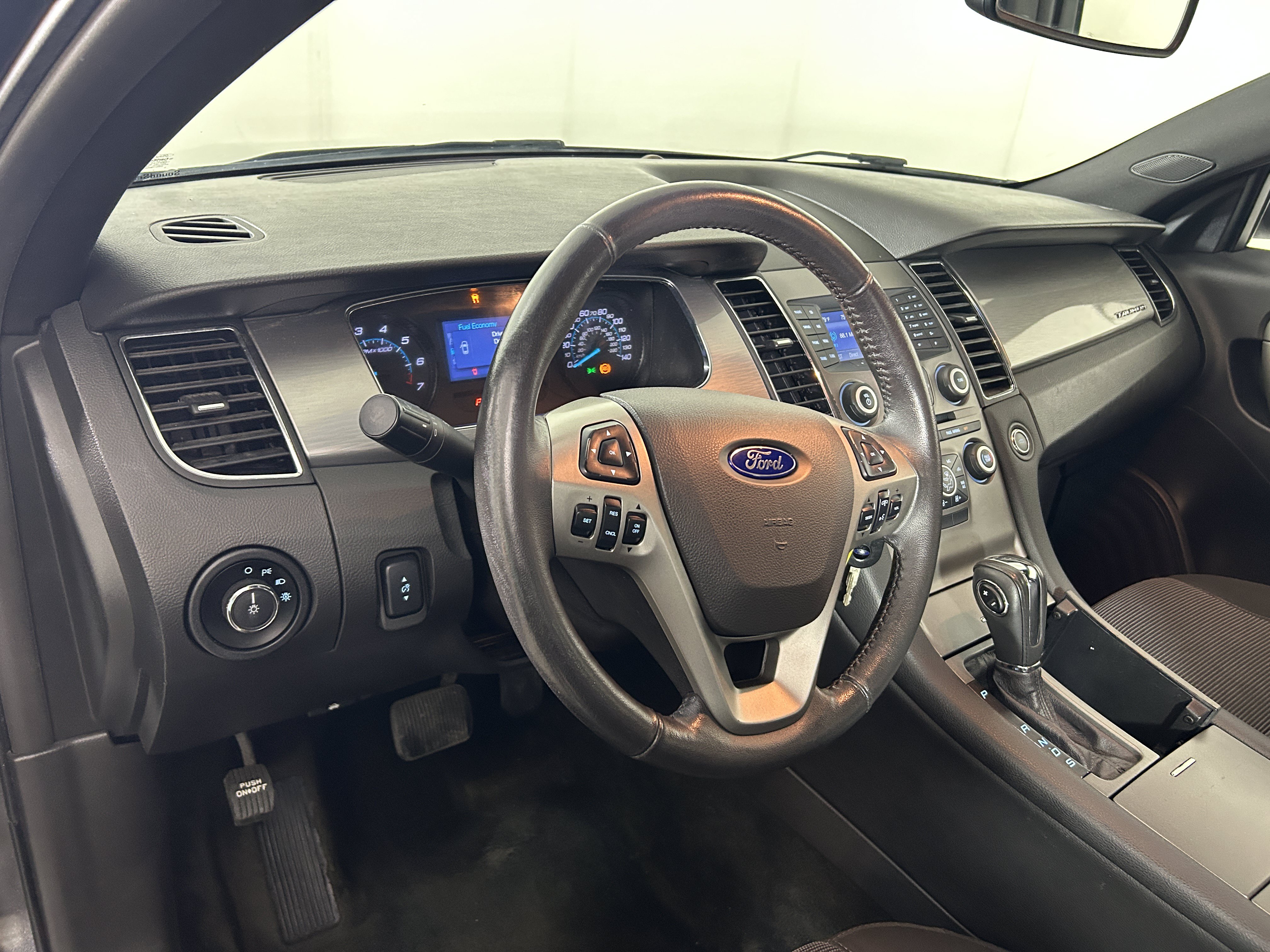 Used 2015 Ford Taurus SEL AWD/4WD image 11