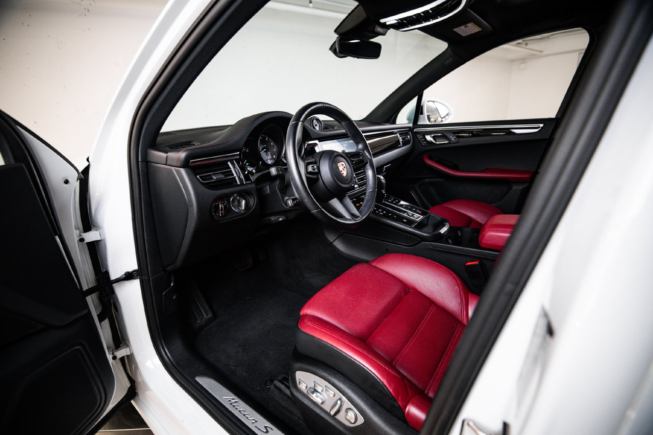 Certified 2023 Porsche Macan S AWD/4WD image 4