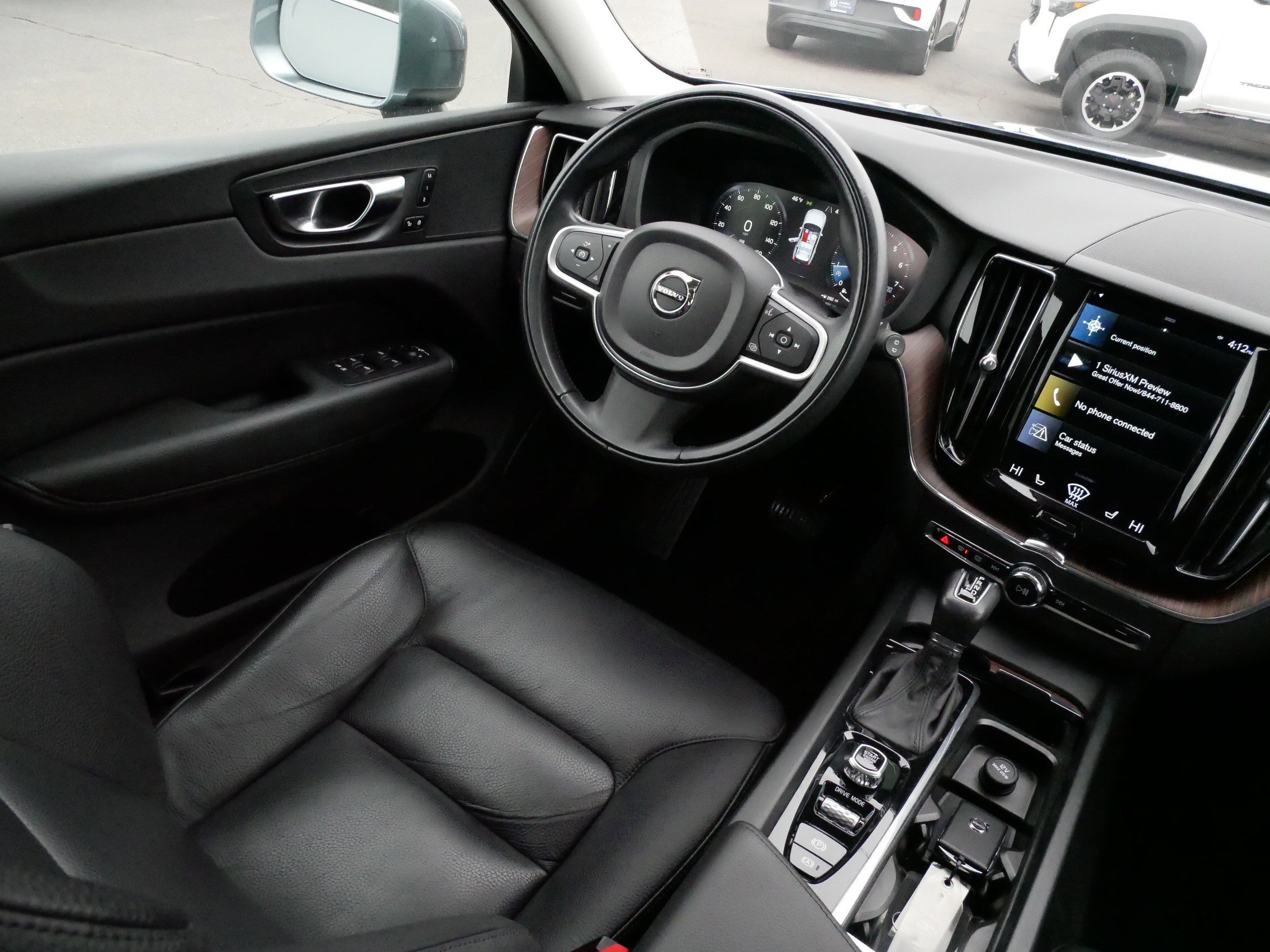 Used 2021 Volvo XC60 T5 Momentum w/ Premium Package image 9