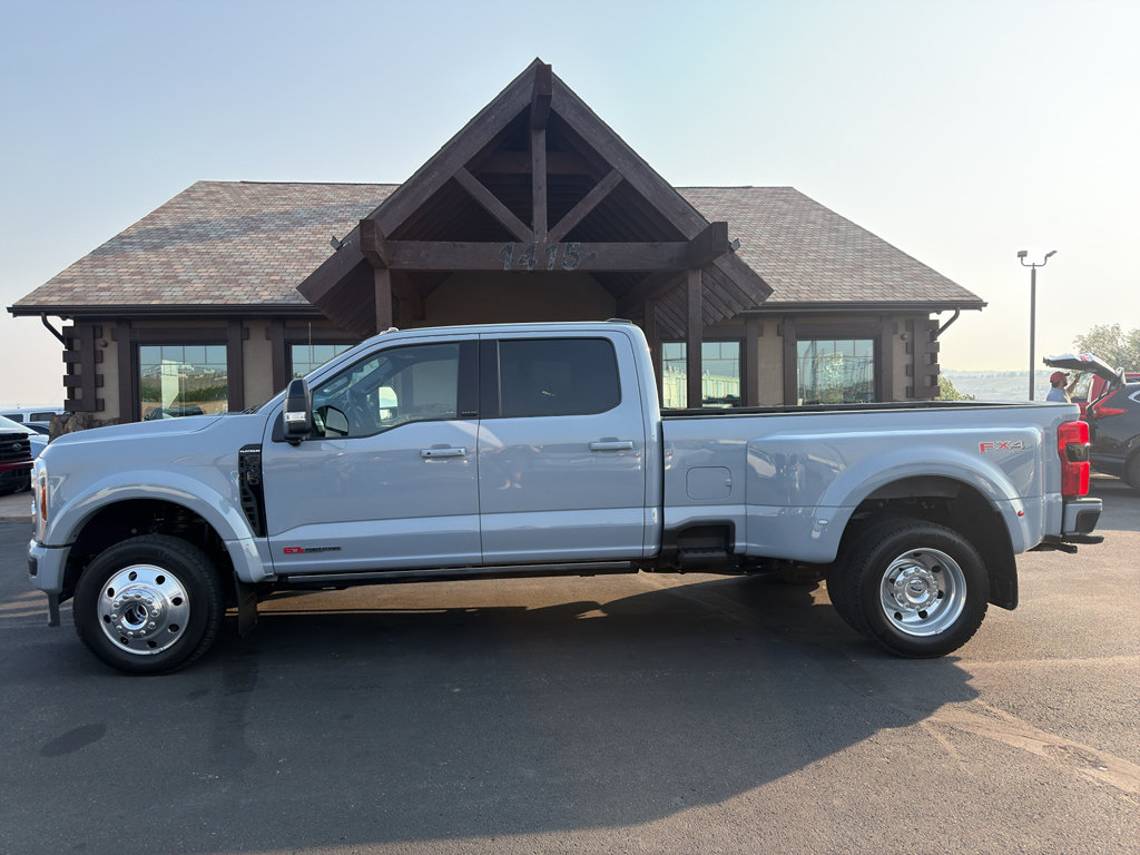 Used 2025 Ford F450 Platinum w/ FX4 Off-Road Package AWD/4WD image 12