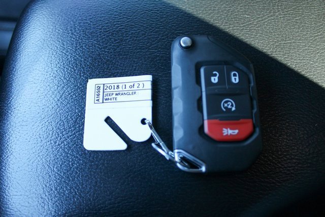 Used 2018 Jeep Wrangler Unlimited Sahara image 29