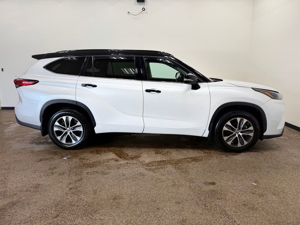 Used 2022 Toyota Highlander XLE image 8