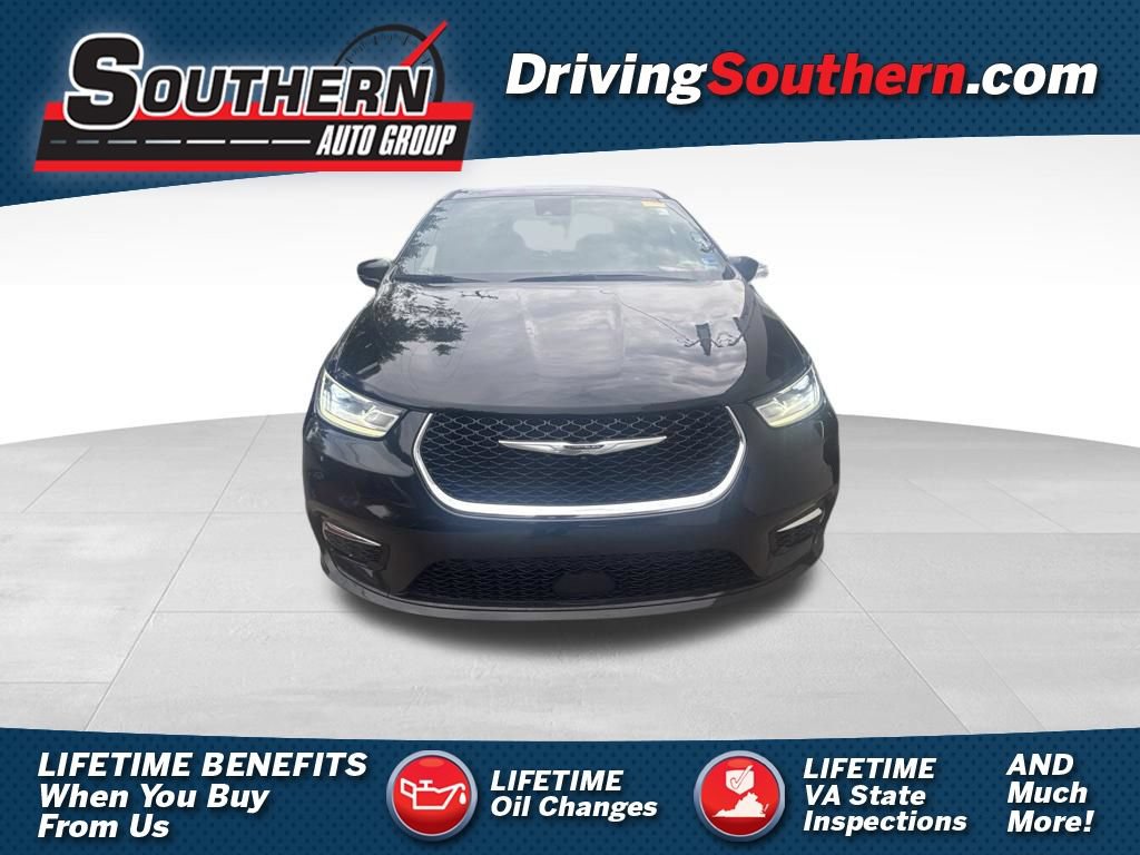 Used 2025 Chrysler Pacifica Select