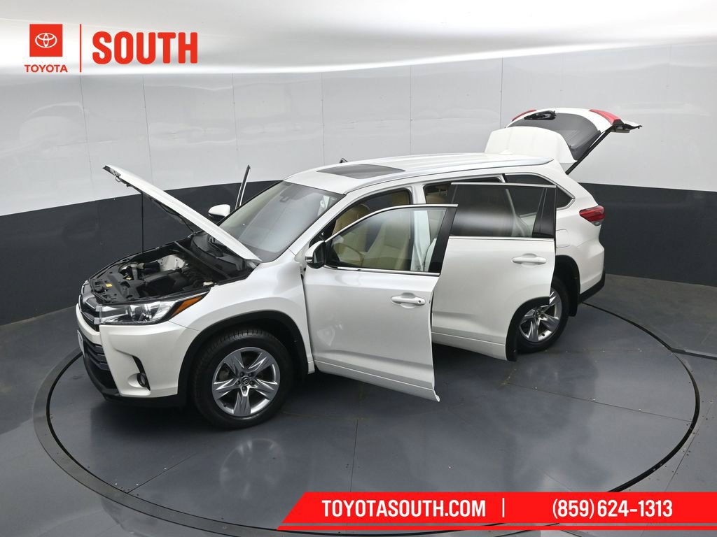 Used 2017 Toyota Highlander Limited AWD/4WD image 58