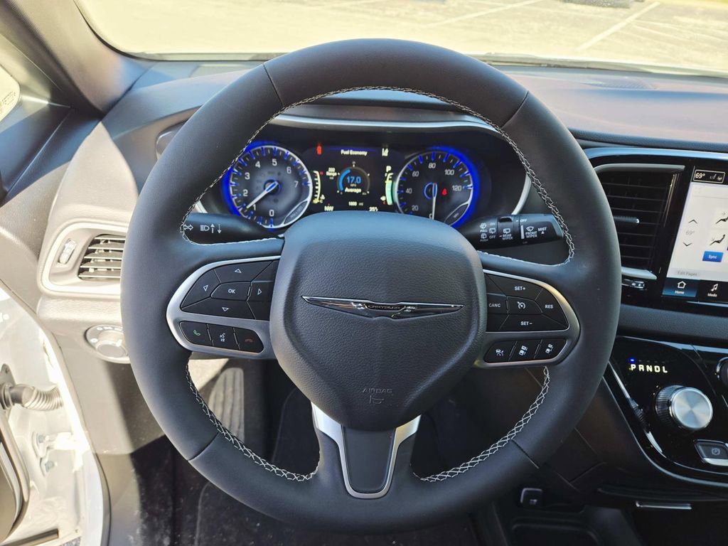 Used 2026 Chrysler Voyager LX image 21