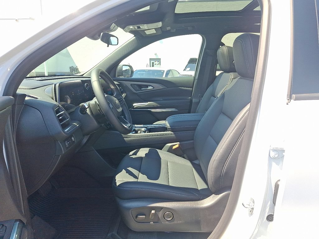 New 2027 Chevrolet Traverse LT w/ Sun and Wheel Package FWD image 6