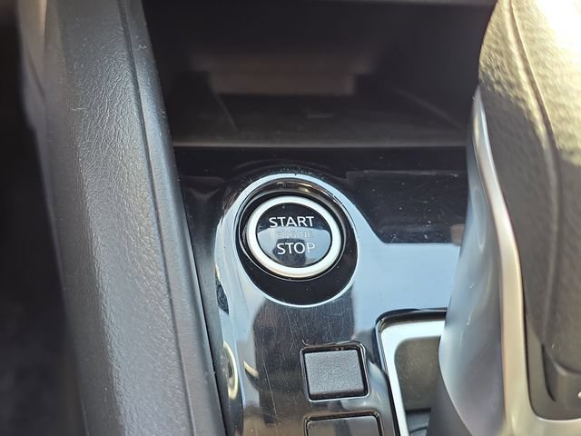 Used 2024 Nissan Versa SR FWD image 26