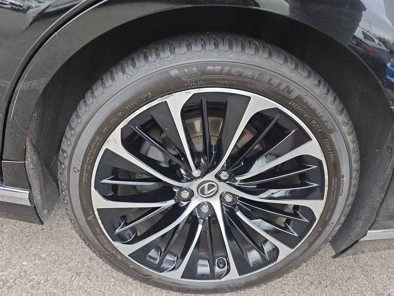 Used 2023 Lexus LS 500 AWD w/ Luxury Package image 6