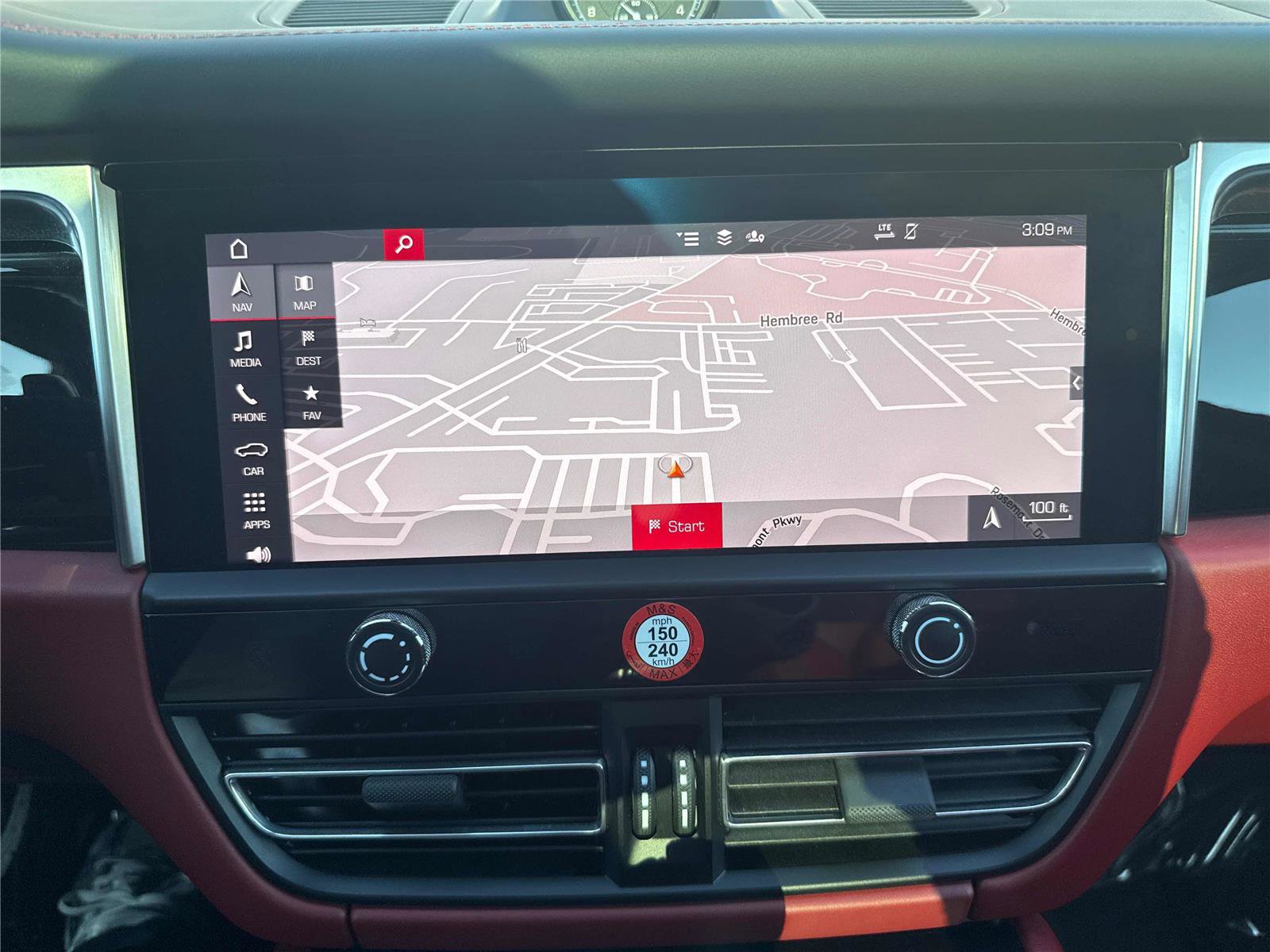 Used 2024 Porsche Macan w/ Premium Plus Package image 19