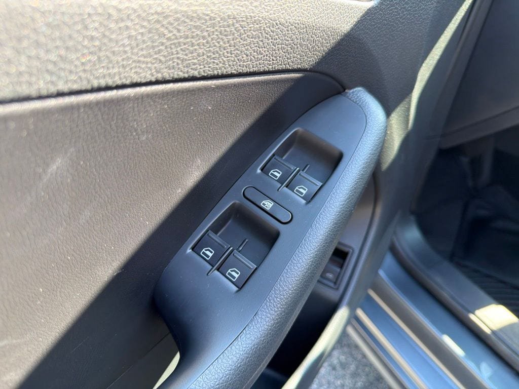 Used 2012 Volkswagen Jetta SE FWD image 13