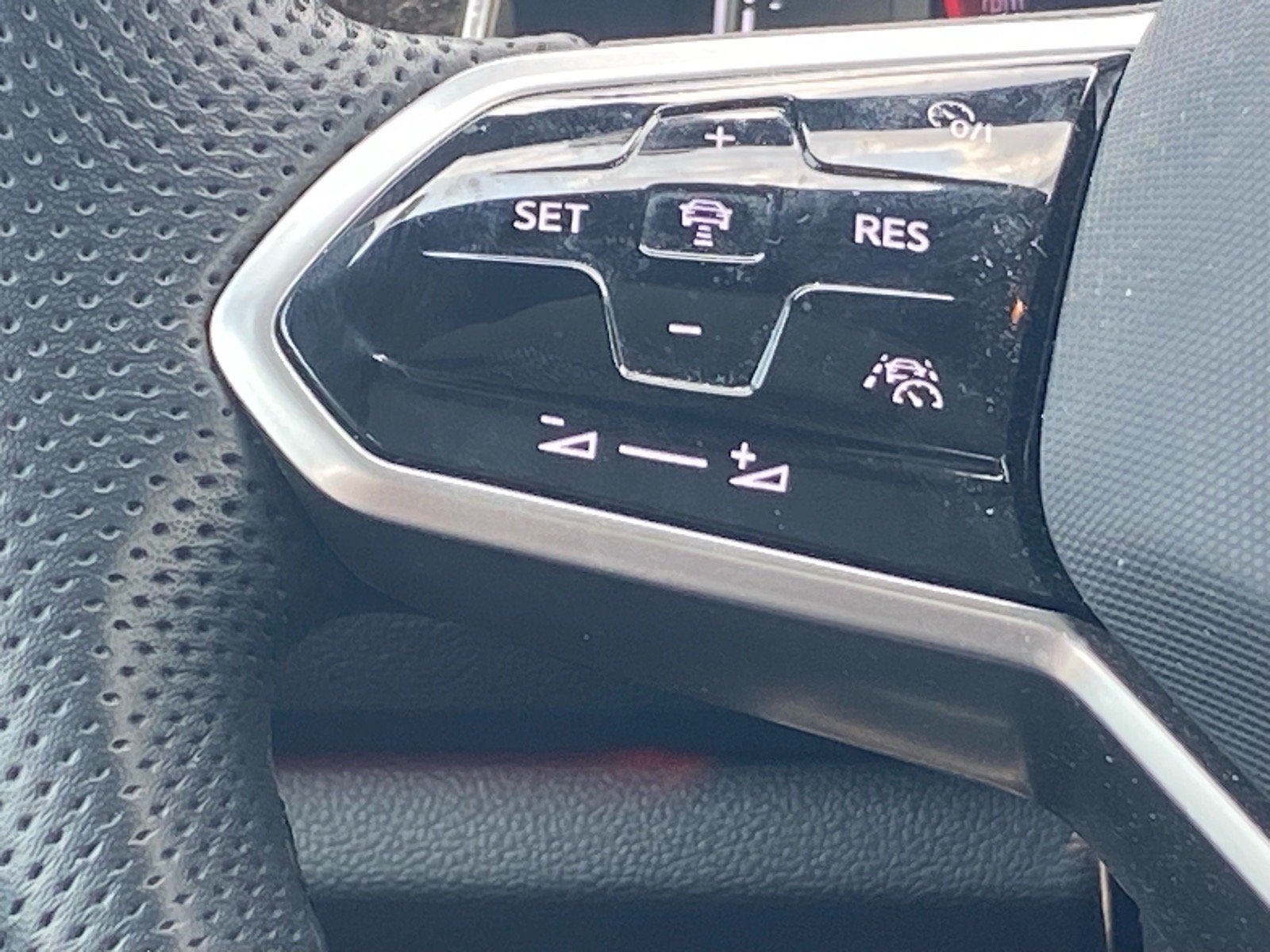 Certified 2023 Volkswagen Jetta GLI Autobahn w/ GLI Black Package FWD image 6