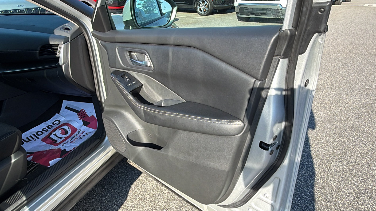 Used 2024 Nissan Rogue SV AWD/4WD image 18