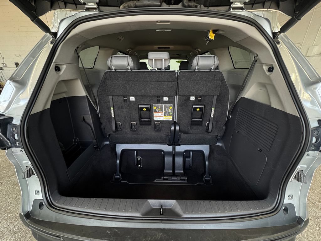 Used 2024 Toyota Sienna XLE FWD image 23