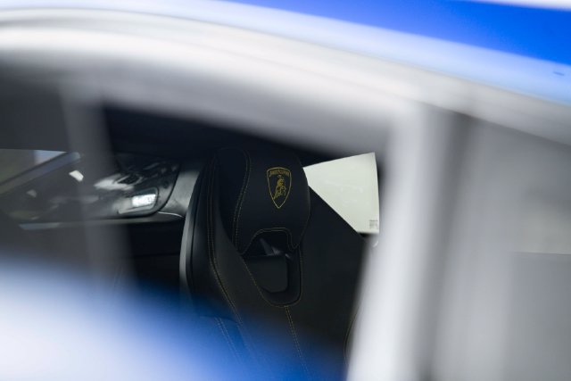 Used 2022 Lamborghini Huracan EVO RWD image 25