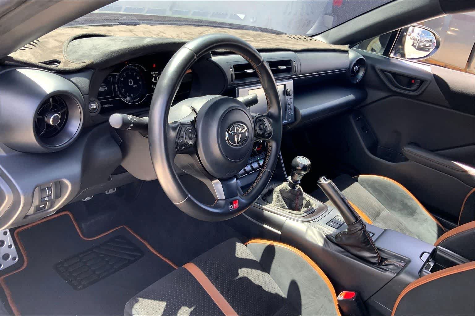 Used 2025 Toyota GR86 Hakone Edition RWD image 2