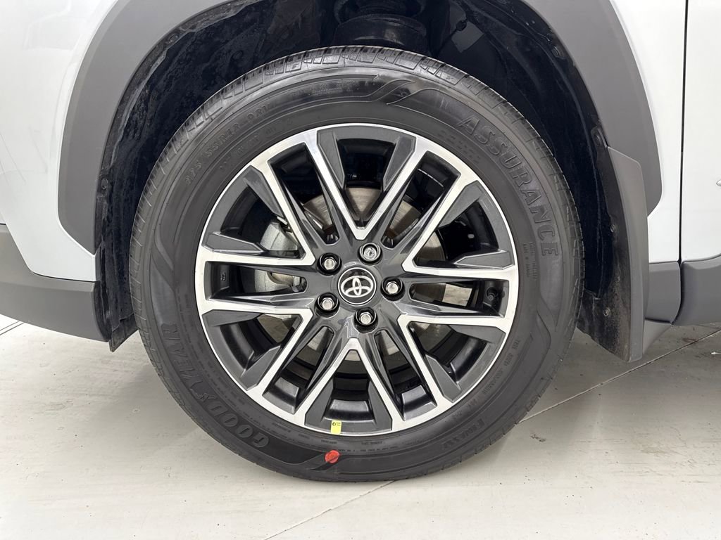 Used 2026 Toyota Corolla Cross XLE w/ Convenience Package image 9