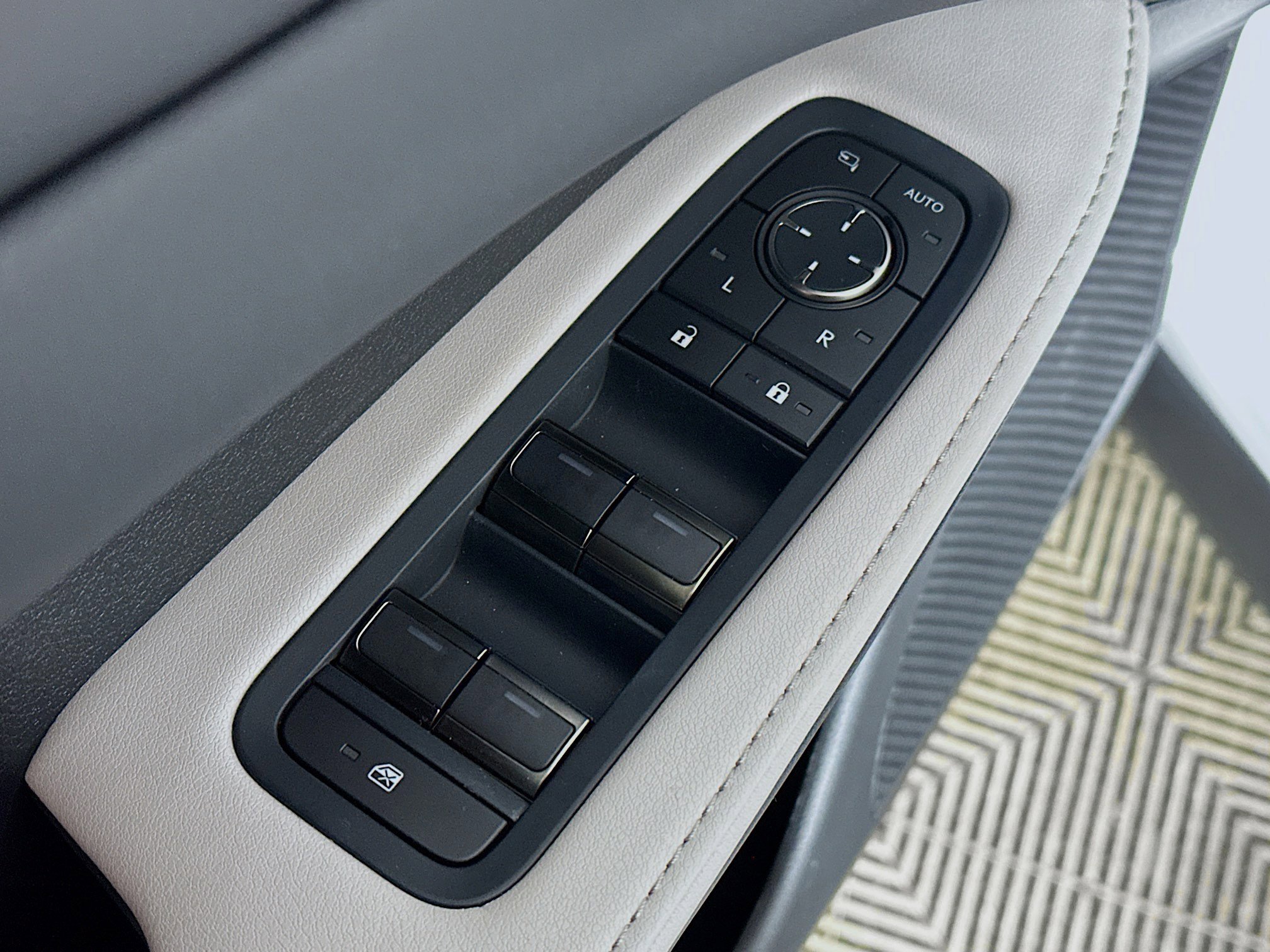 Certified 2025 Lexus RX 350 F Sport w/ Convenience Package image 17