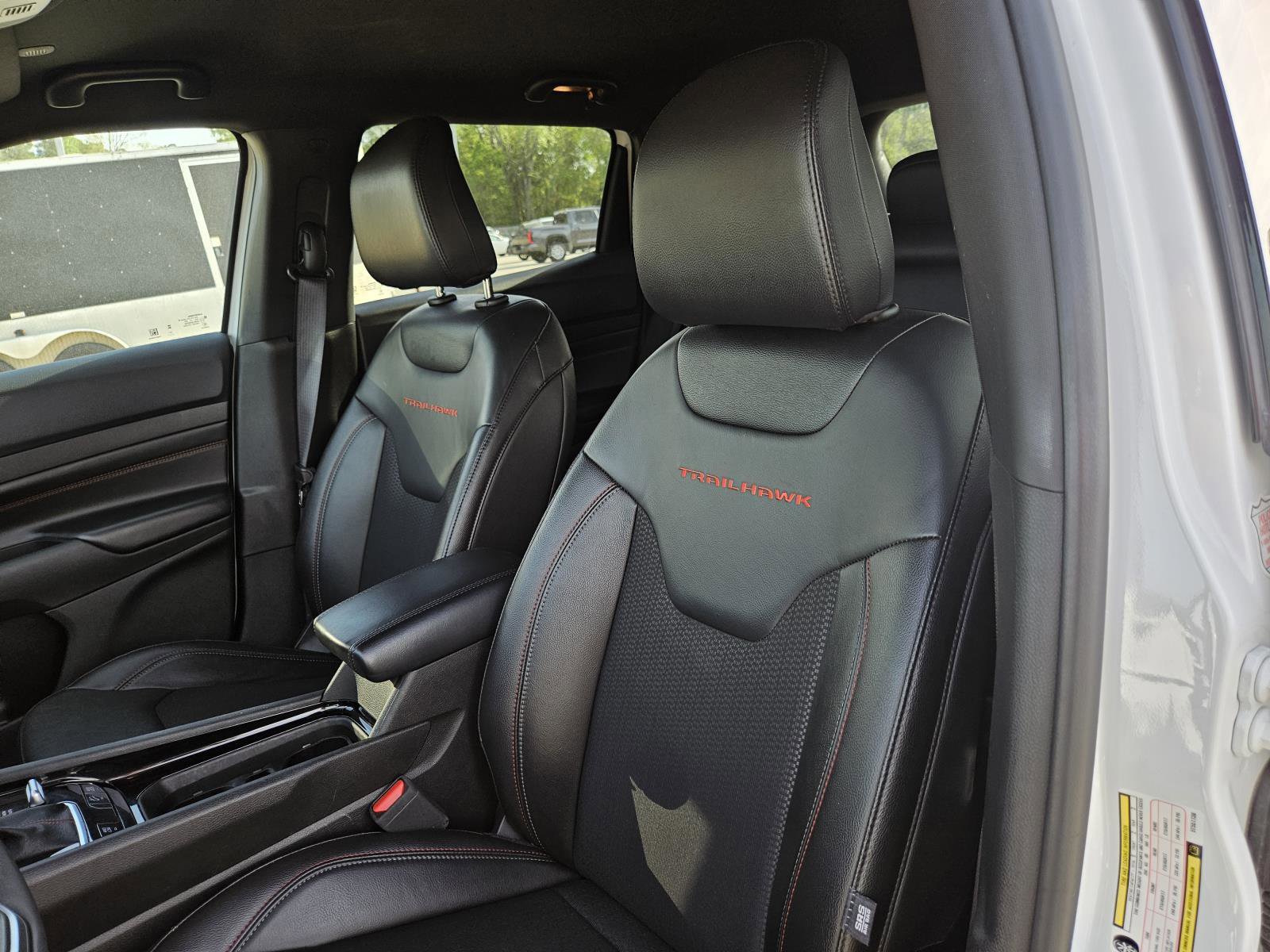 Used 2025 Jeep Compass Trailhawk image 14