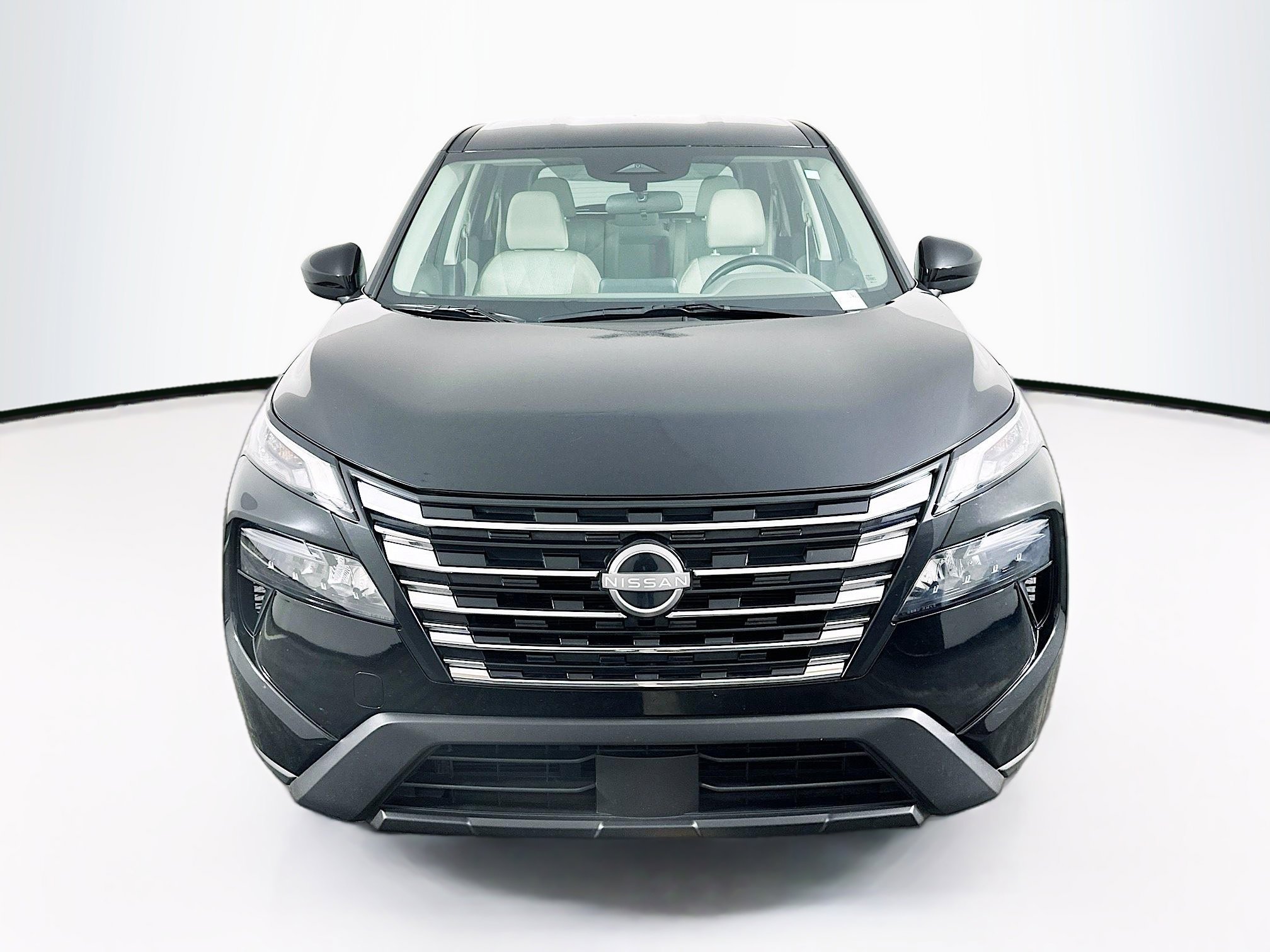 Used 2025 Nissan Rogue SV image 2