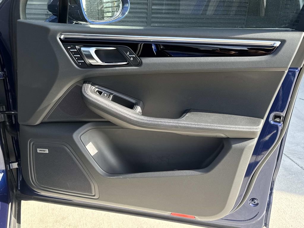 Certified 2025 Porsche Macan image 19