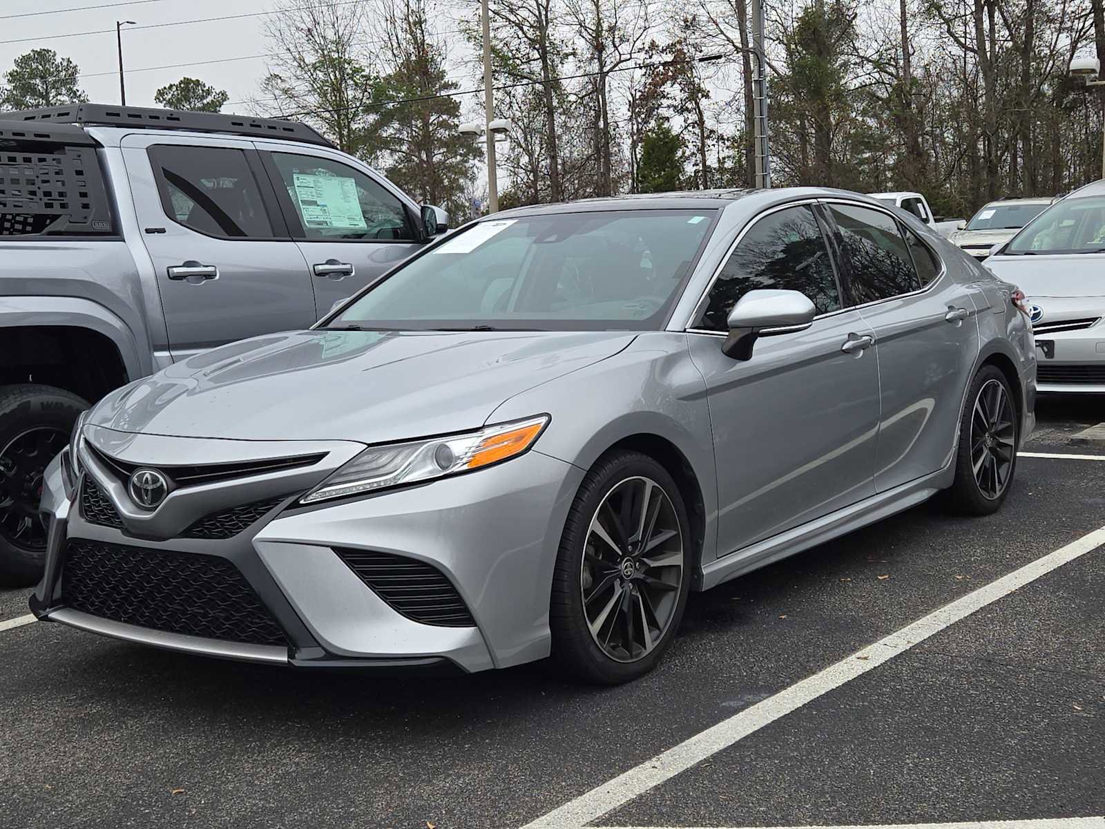 Used 2020 Toyota Camry XSE image 3