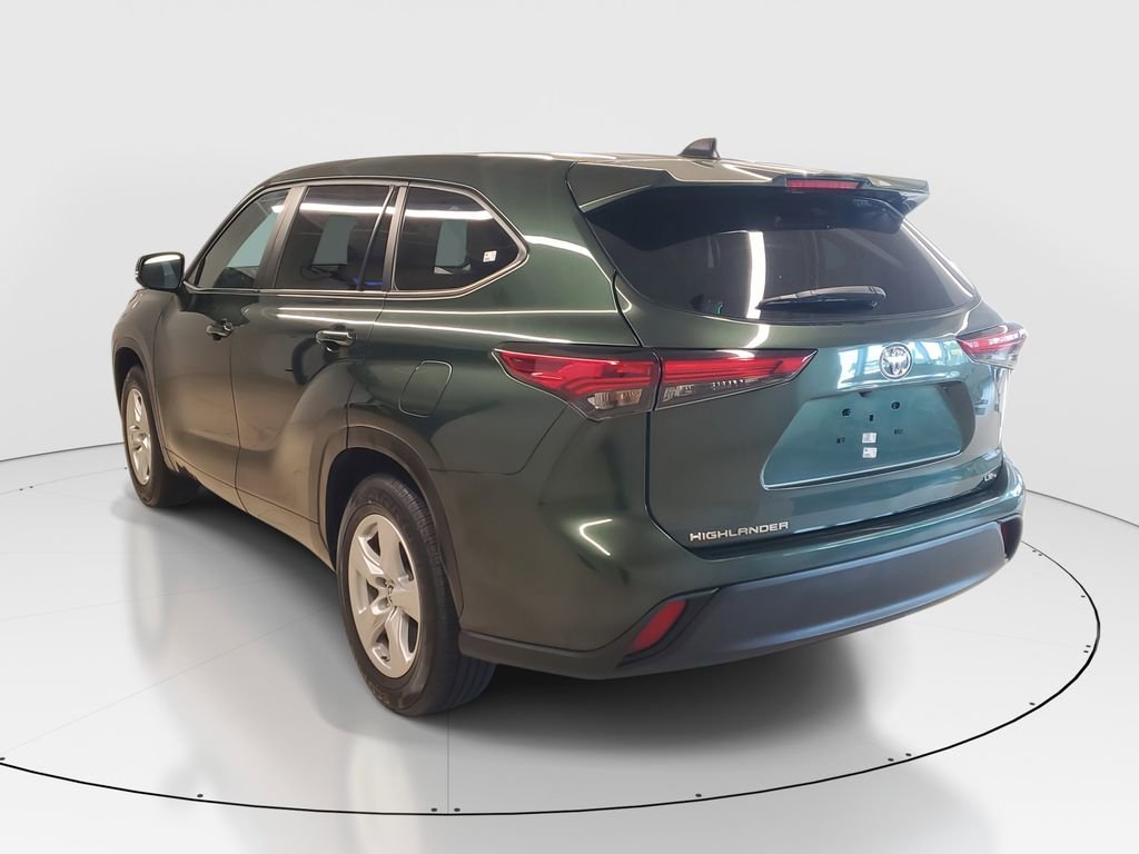 Used 2023 Toyota Highlander LE image 5
