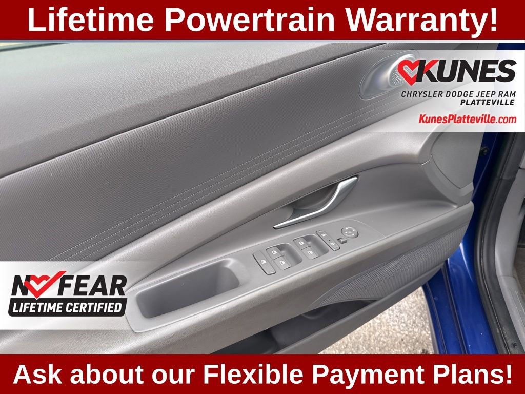 Used 2023 Hyundai Elantra SEL image 16