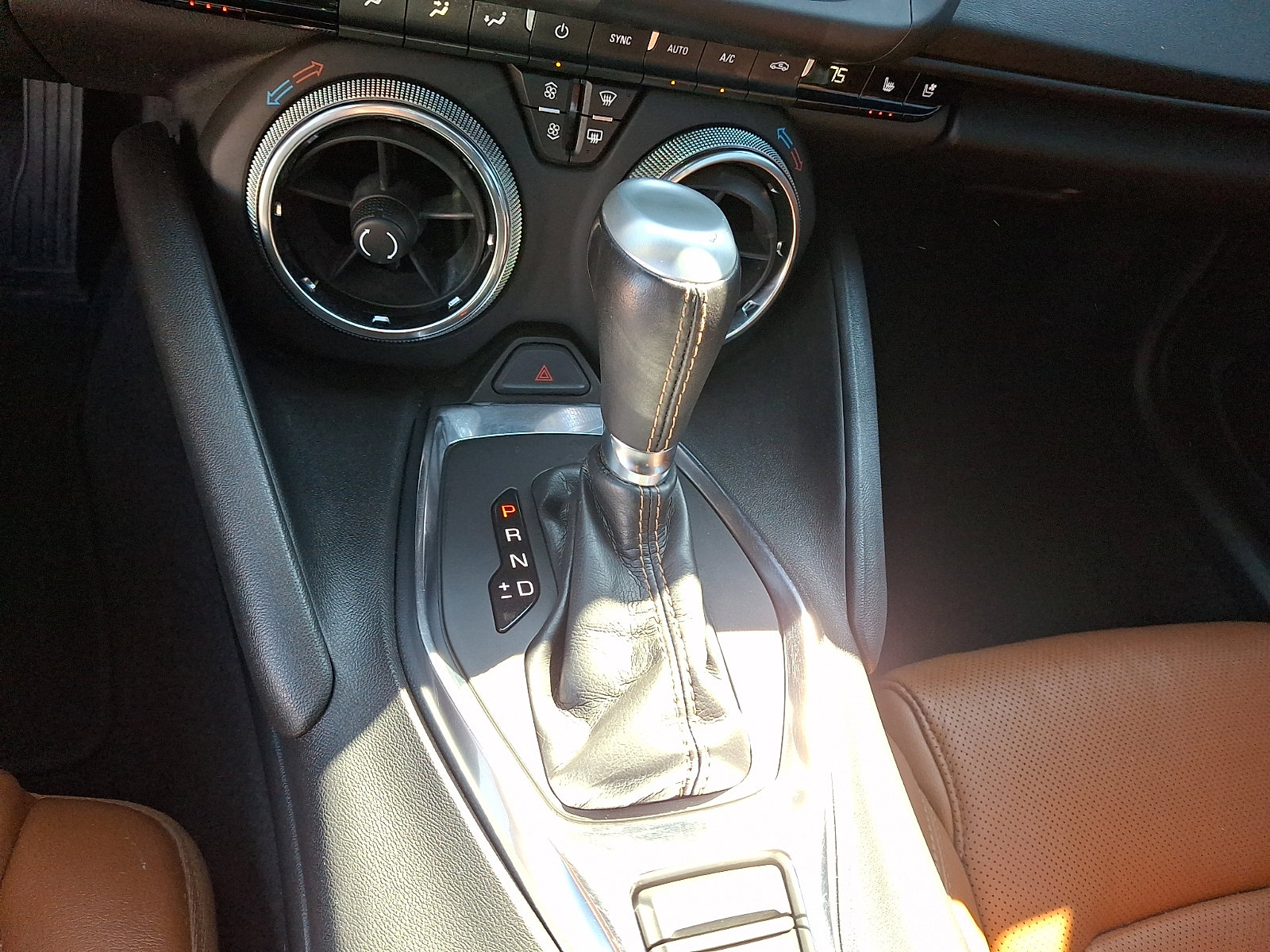 Used 2021 Chevrolet Camaro LT w/ Technology Package image 14