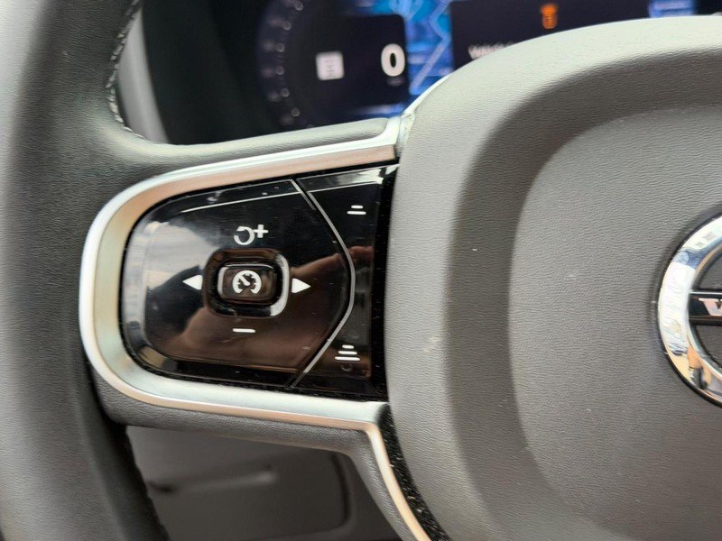 Certified 2023 Volvo XC90 B6 Ultimate AWD/4WD image 17