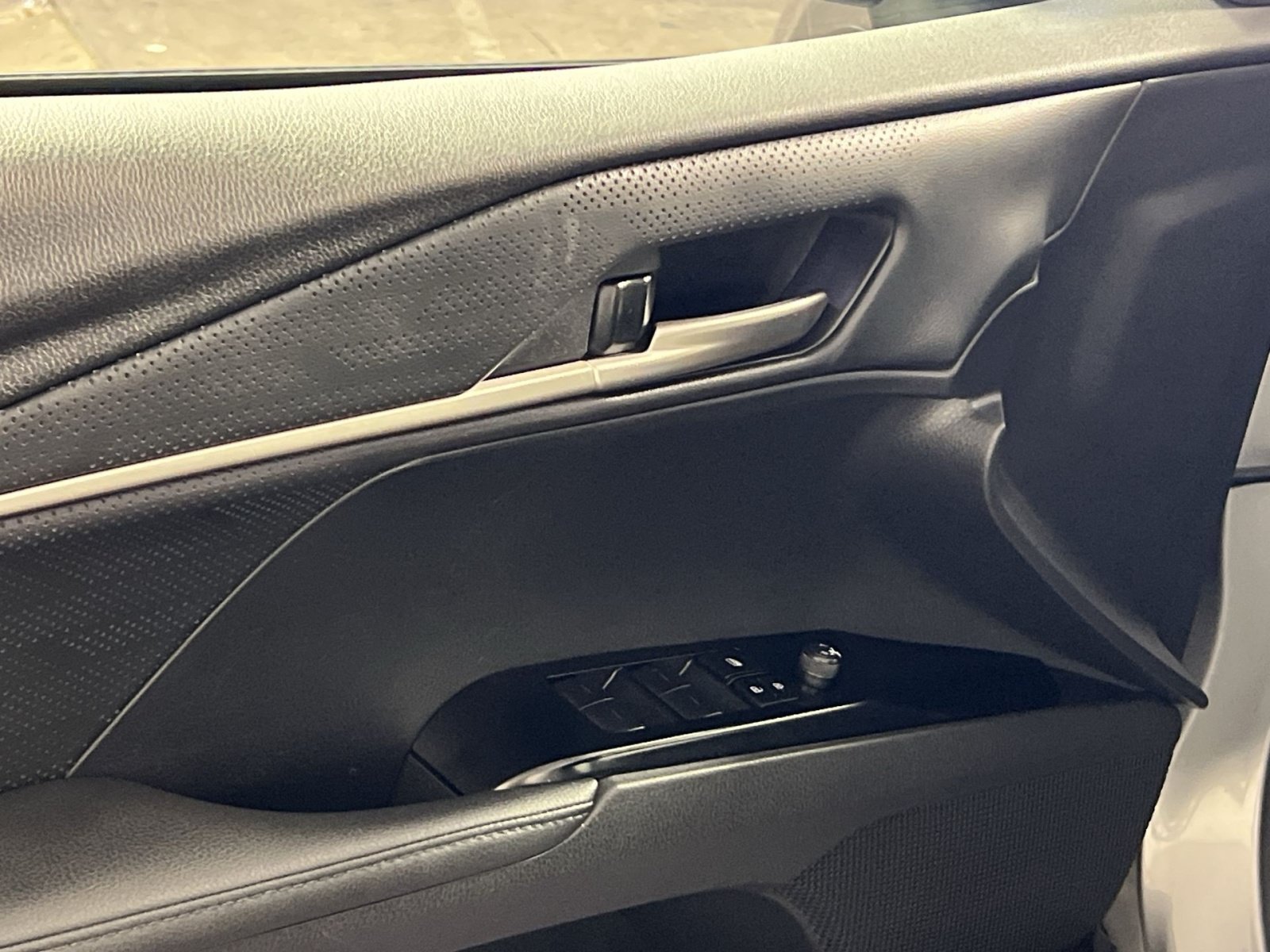 Used 2025 Toyota Camry XSE FWD image 15