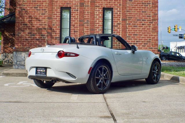 Used 2018 MAZDA MX-5 Miata Grand Touring RWD image 5