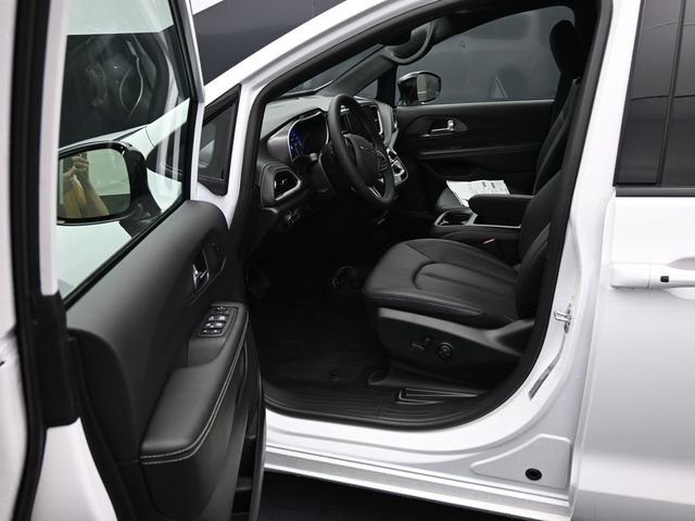New 2026 Chrysler Pacifica Select image 12