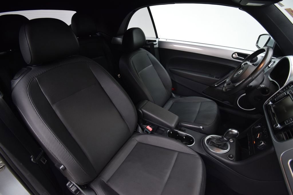 Used 2014 Volkswagen Beetle TDI image 15