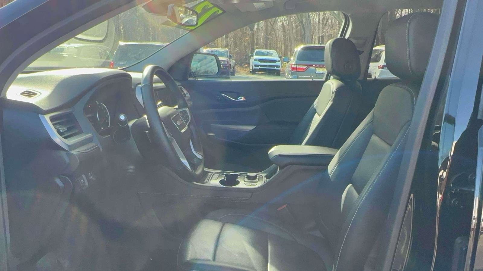 Used 2023 GMC Acadia SLT w/ Elevation Edition image 14