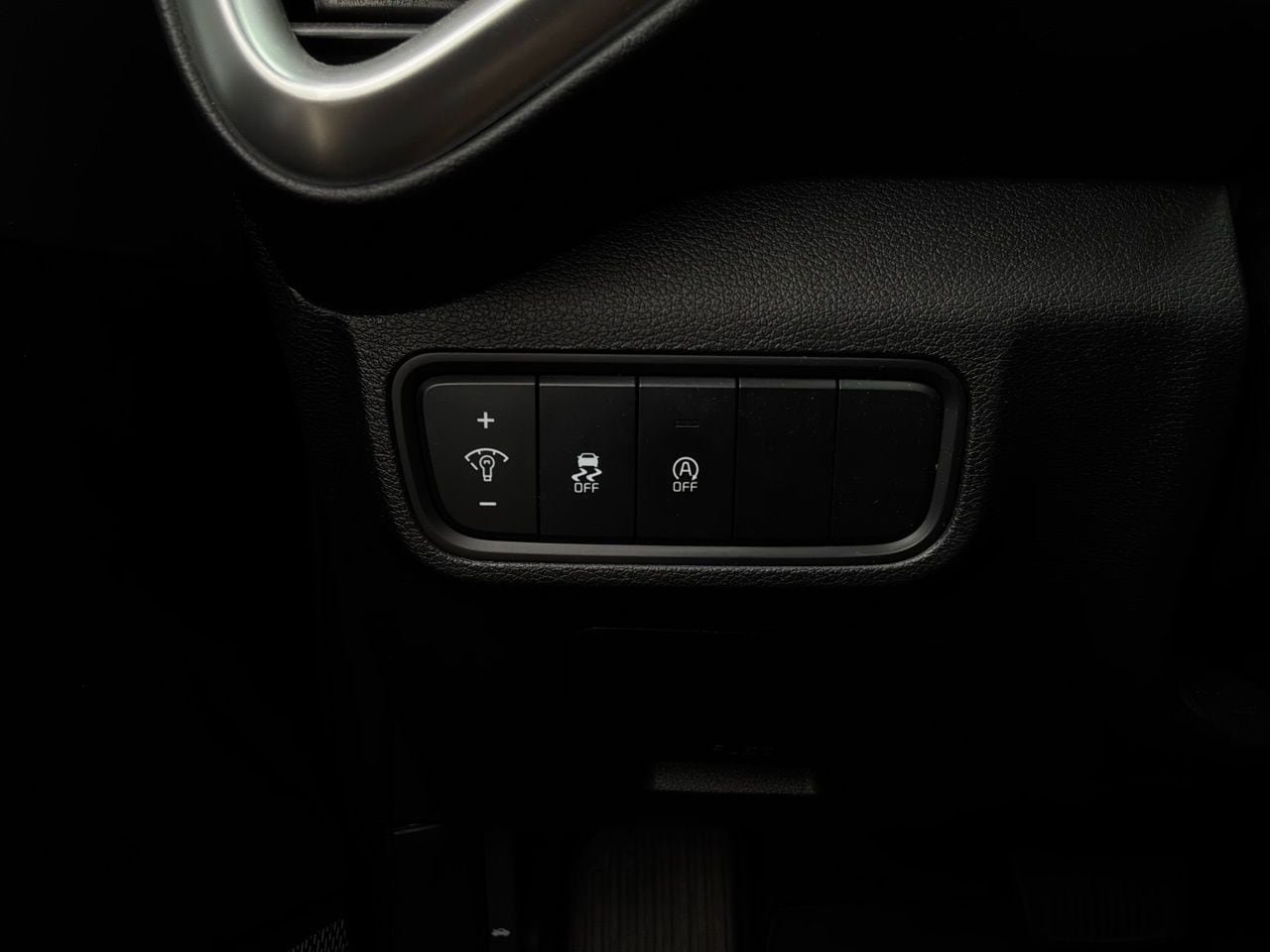 Used 2025 Kia Soul LX w/ LX Technology Package FWD image 20