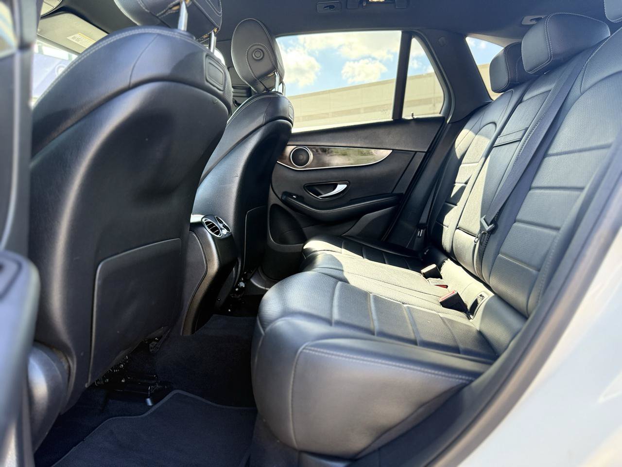 Used 2019 Mercedes-Benz GLC 300 w/ Premium Package image 12