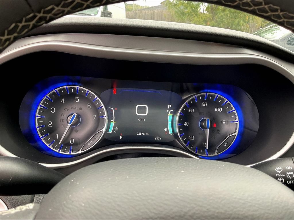 Used 2026 Chrysler Pacifica Select FWD image 5