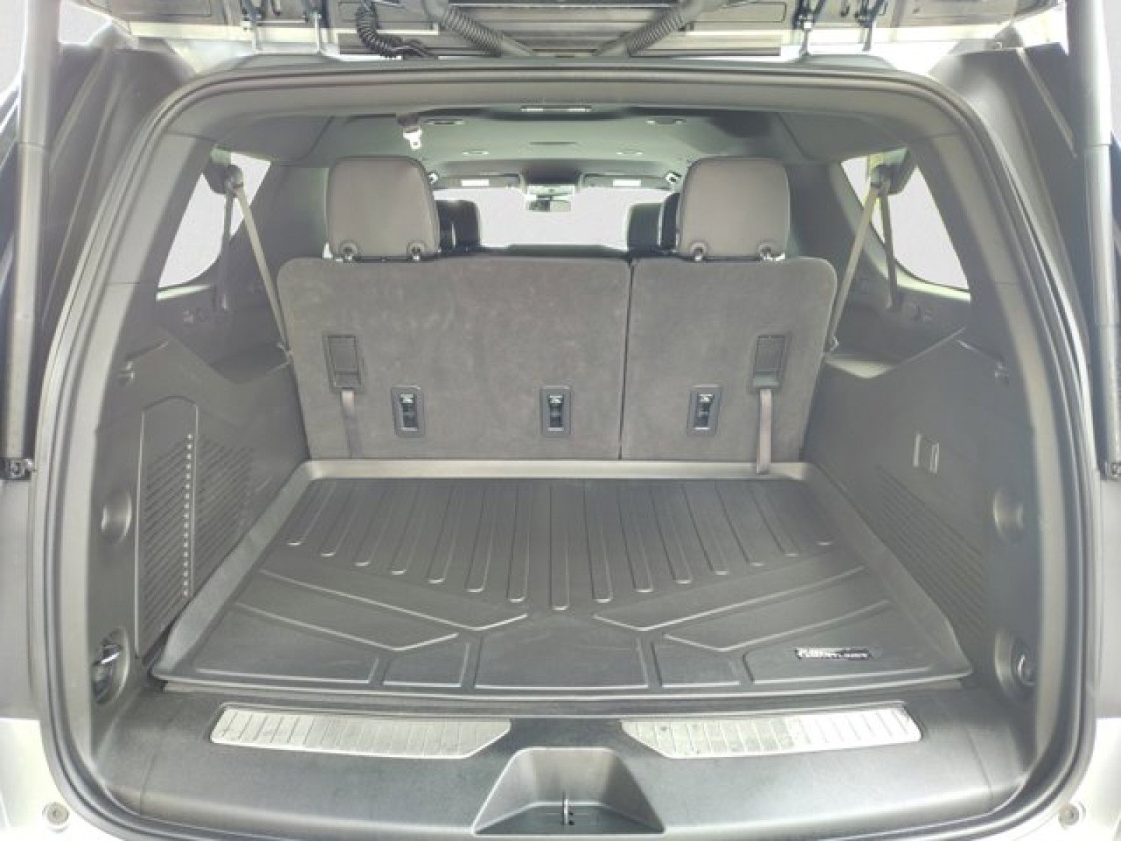 Used 2025 Chevrolet Suburban Z71 AWD/4WD image 18