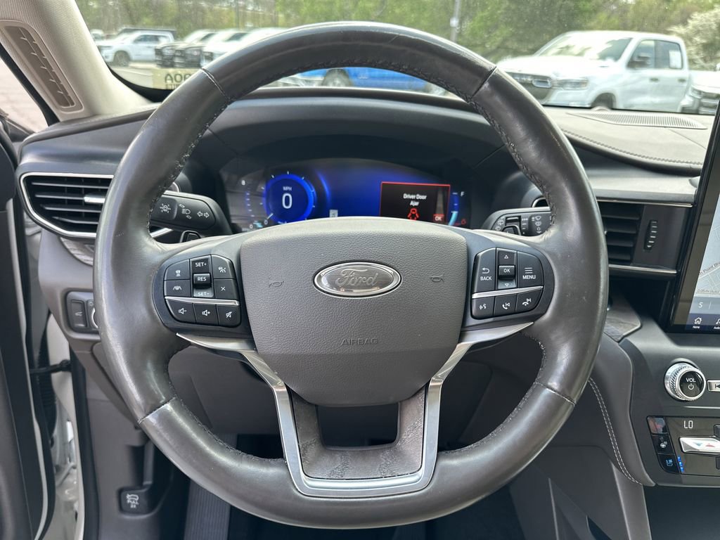 Used 2020 Ford Explorer Platinum w/ Premium Technology Package image 12