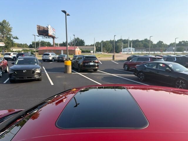 Used 2019 Toyota Camry SE w/ Convenience Package FWD image 4