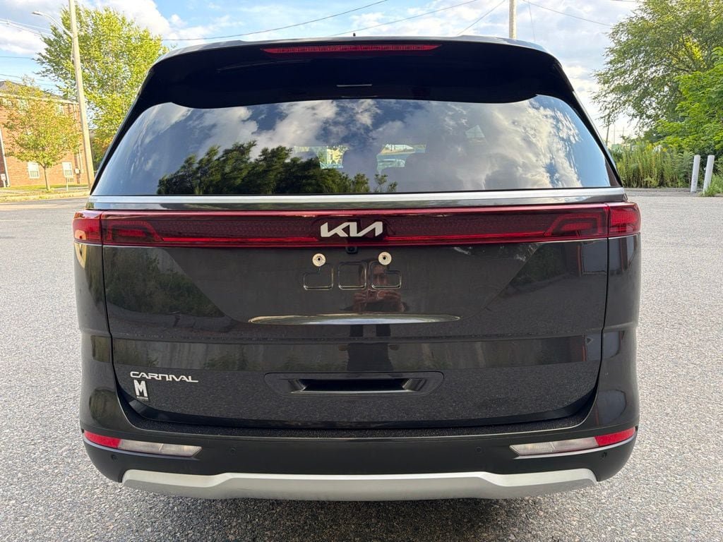 Certified 2024 Kia Carnival EX FWD image 6