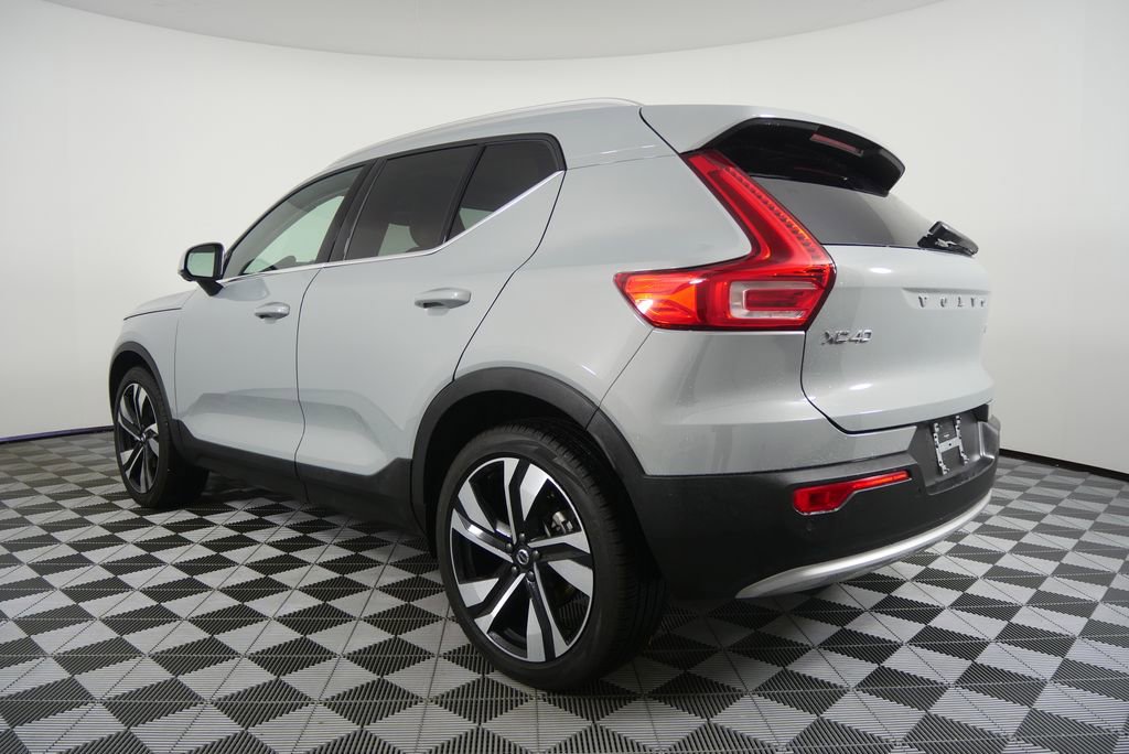Used 2025 Volvo XC40 B5 Plus w/ Climate Package image 5