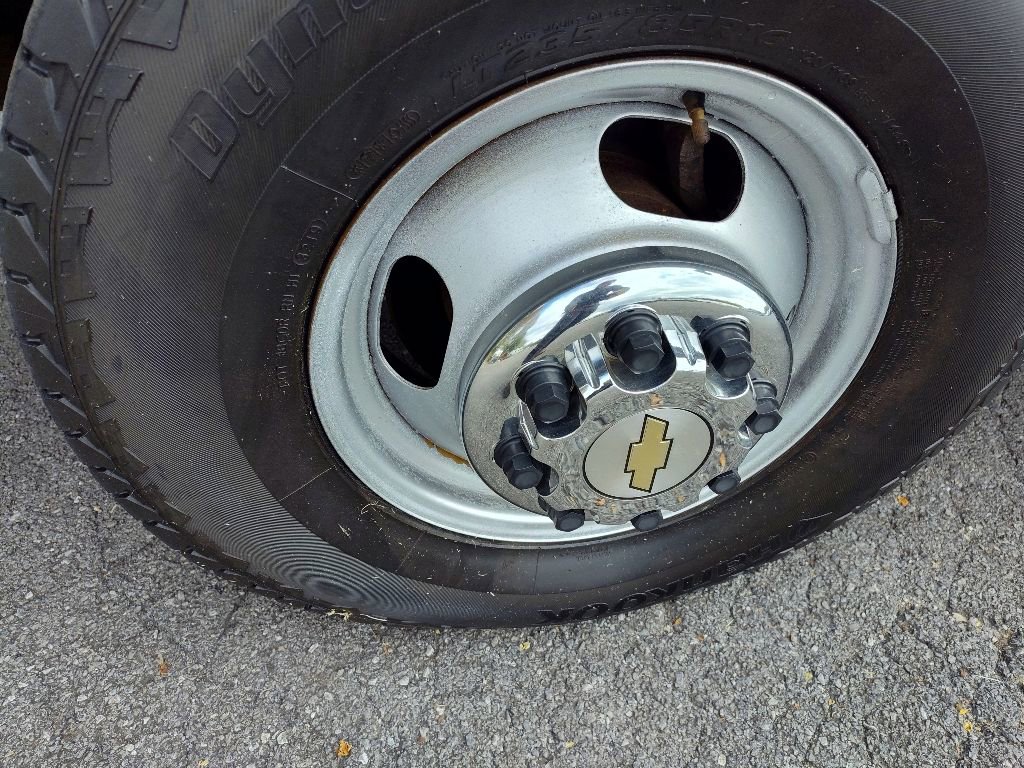 Used 2005 Chevrolet Silverado 3500 LS w/ Heavy-Duty Power Package image 8